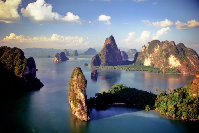 home_jamesbondisland.jpg