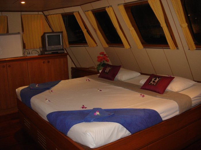 subaqua_burmaliveaboardandamanqueenmastercabin.jpg